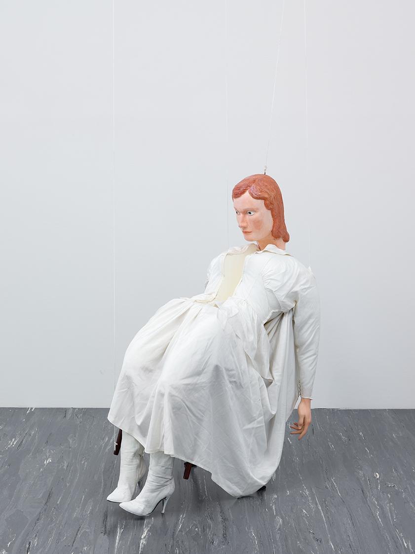 Markus Schinwald, Betty, 2008, Holz, Motor, Textilien, 145 x 57 x 95 cm, Dauerleihgabe der Öste ...