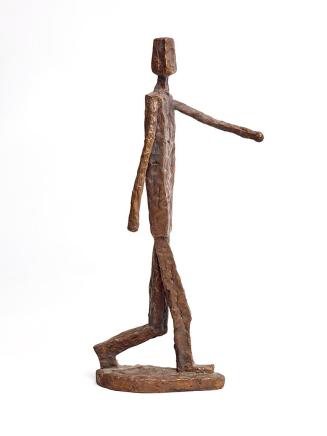 Fritz Wotruba, Kleine gehende Figur II (linker Arm vorgestreckt), 1948, Bronze, 41,5 × 12 × 21  ...
