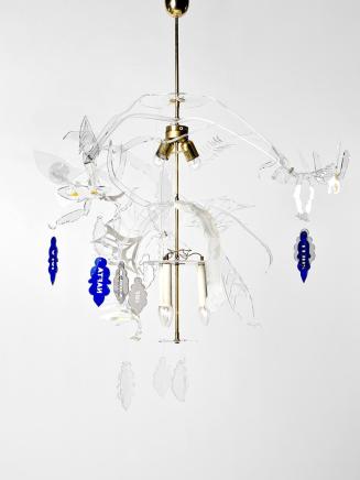 Linda Bilda, Dämonenlampe, 2011, Lampenobjekt, Metall, Glas, Plexiglas, 120 × 110 × 110 cm, Bel ...