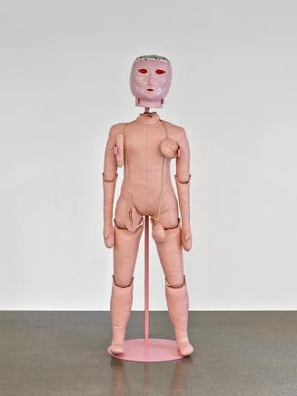 Jakob Lena Knebl, Joan, 2019, Leder, pulverbeschichteter Stahl, Keramik, 201 × 51 × 47 cm, Belv ...