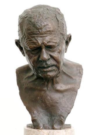 Gustinus Ambrosi, Ludwig Freiherr von Pastor, 1927, Bronze auf Marmor-Postament, H: 42,5 cm, Be ...