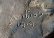 Gustinus Ambrosi, Orpheus und Eurydike, Detail: Bezeichnung, 1919, Bronze auf Onyx/ Marmor-Post ...
