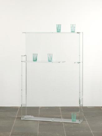 Lazar Lyutakov, Way of the Sand, 2019, 5 Bia Hoi Gläser, Acrylglas, Metallschrauben, 150 × 100  ...