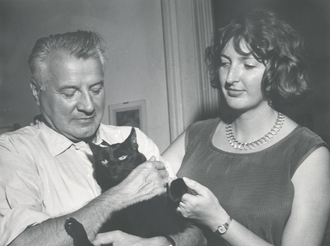Fritz und Lucy Wotruba mit ihrer Katze Pussy