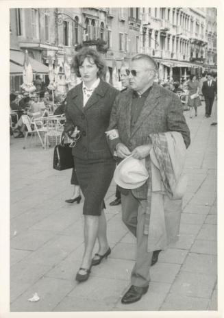 Lucy und Fritz Wotruba am Lido in Venedig im Mai 1961