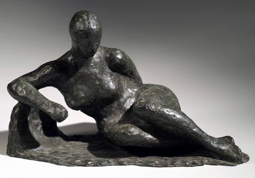 Karl Newole, Liegende Frau, 1961, Bronze, 31,5 cm, Artothek des Bundes, Dauerleihgabe im Belved ...