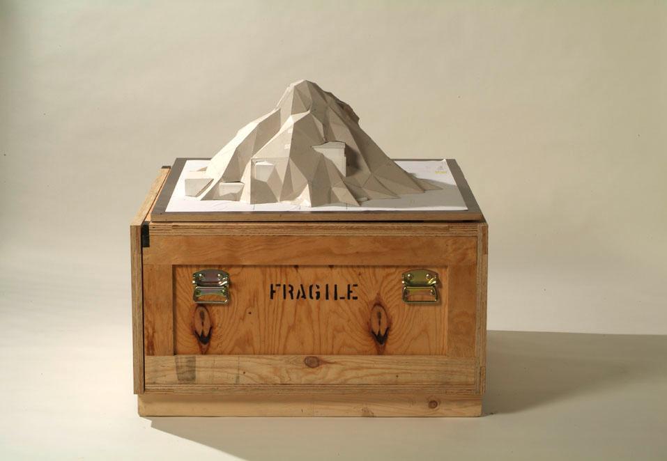 Hans Schabus, Das letzte Land, 2005, Modell, Kiste, 89 x 107 x 98 cm, Belvedere, Wien, Inv.-Nr. ...