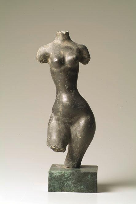 Walter Ritter, Weiblicher Torso, 1928, Blei, 31 cm, Artothek des Bundes, Dauerleihgabe im Belve ...