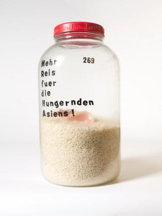 Curt Stenvert, Mehr Reis für die Hungernden Asiens!, 1967, Glasgefäß, Kunststoff, Reis, Porzell ...