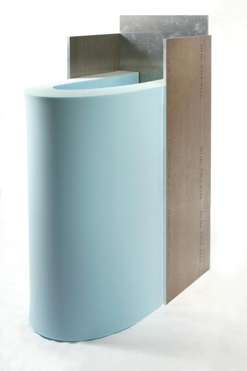 Michael Kienzer, Ohne Titel, 2010, Aluminium, Schaumstoff, 130 x 52 x 97 cm, Belvedere, Wien, I ...