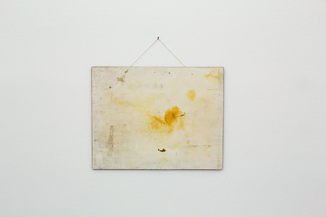 Andy Coolquitt, [ ] (aus: PUPUSARIA #3), 2013, Holz, Schnur, Farbe, 36,5 × 47 × 0,5 cm, Belvede ...
