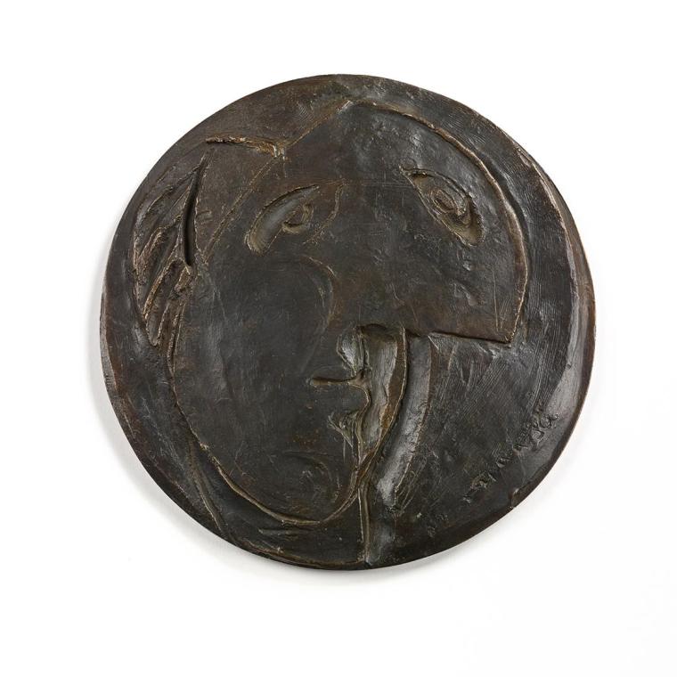 Emil Filla, Der Dichter Vítězslav Nezval, 1938, Bronze, 21 × 21 × 1,5 cm, Dauerleihgabe Sammlun ...