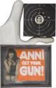 Kurt Hüpfner, "ANNI GET YOUR GUN!", 1966/1968, Holz, mit Acrylfarbe bemalt, Collage, Unregelmäß ...