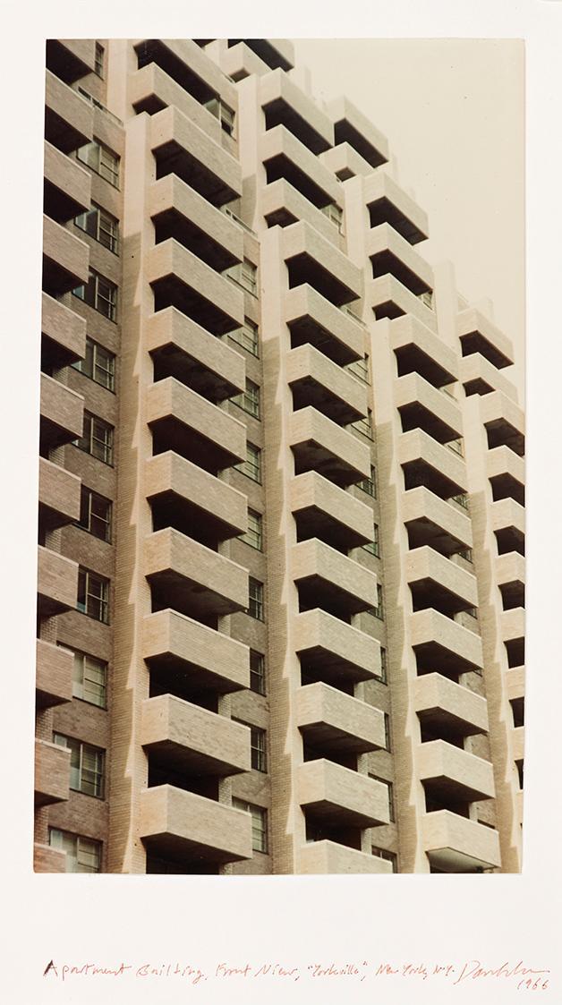 Dan Graham, Apartment Building, Front View "Yorkville", New York, N. Y., 1966, 34 x 20 cm, Daue ...