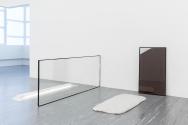 Sarah Pichlkostner, Ohne Titel, 2015, Pigment, Aluminium, Isolierglas, 103,5 × 57,5 × 2,5 cm, B ...