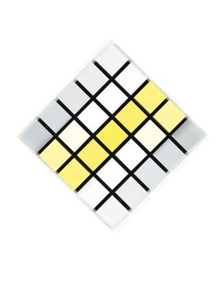 Edgar Knoop, Farbprofil, 1974, Plexiglas, Acrylfarbe, Diagonal aufgehängt: 49 × 49 × 6,5 cm, Be ...