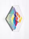 Edgar Knoop, Farbprofil, 1974, Plexiglas, Acrylfarbe, Diagonal aufgehängt: 49 × 49 × 14,5 cm, B ...